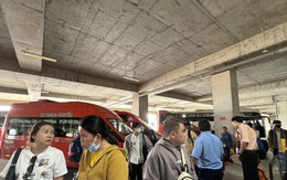 Hình ảnh 2 bến xe lớn đón khách đổ về TP HCM ngày 15-2