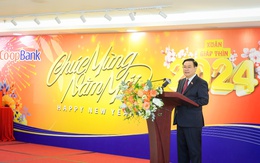 Chủ tịch Quốc hội Vương Đình Huệ thăm và chúc Tết Co-opBank