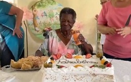 Thích chụp ảnh là bí quyết sống lâu của cụ bà 112 tuổi