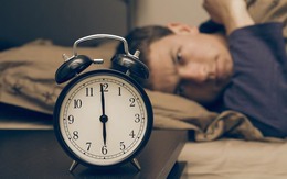 Tỉnh dậy trước báo thức có phải sức khỏe 'kêu cứu'? Chuyên gia giải đáp, cảnh báo dấu hiệu cần đi khám