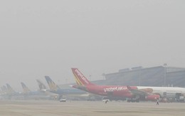 Gần 100 chuyến bay 'bất động' ở Nội Bài vì sương mù bủa vây