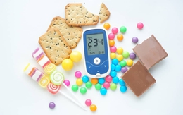 Không phải đồ ngọt, đây mới là 2 “thủ phạm” đẩy lượng đường huyết tăng vọt: Muốn khỏe mạnh chớ dại ăn nhiều