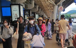 Khách ‘chóng mặt’ vì loạt chuyến bay ở Tân Sơn Nhất buộc phải đổi lịch trình