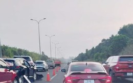 4 ô tô tông liên hoàn gây kẹt xe nối dài trên cao tốc Long Thành - Dầu Giây