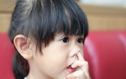 Hậu quả đáng sợ khi trẻ thích ngoáy mũi: Đâu mới là cách xử lý đúng?