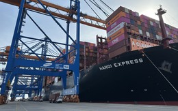 Siêu tàu container mang tên Thủ đô Việt Nam do hãng tàu Đức sở hữu: Thuộc lớp tàu lớn nhất thế giới tải trọng 225.000 tấn, chở lượng hàng hóa hàng tỷ đô chu du khắp trái đất
