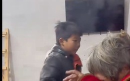 Cậu bé 4 lần lao vào nhà đang cháy cứu bố và bà ở Trung Quốc