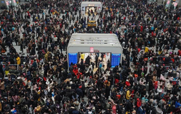 Người dân Trung Quốc hối hả về quê ăn Tết Nguyên đán trong giá rét