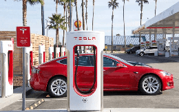 ‘Bén’ như Elon Musk: Bán ‘nguồn sống’ của xe điện cho đối thủ, ung dung kiếm lời tới 12 tỷ USD/năm kể cả cơn sốt EV hạ nhiệt