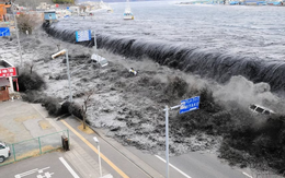 Nhìn lại ‘thảm họa kép’ tàn phá nước Nhật đúng 13 năm trước: Nhà cửa đổ sập, đường sá nứt toác, hơn 22.000 người thiệt mạng