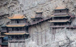 'Ngôi chùa nguy hiểm nhất Trung Quốc' cheo leo trên vách núi hơn 1.500 năm