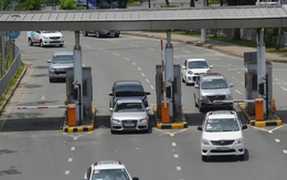 Bộ Giao thông ‘thúc’ thu phí tự động xe ra vào sân bay