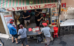Phóng viên báo New York Times gọi Việt Nam là "gã khổng lồ" cà phê ở Đông Nam Á, quyết tâm rong ruổi khắp TP.HCM tìm ra 7 quán có hương vị tuyệt vời nhất