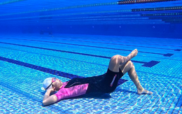 Cô gái “flex” khả năng ngủ được dưới nước: Dân mạng trầm trồ đoán "tương lai đi thi Olympic", hoá ra là cái tên mà ai cũng biết
