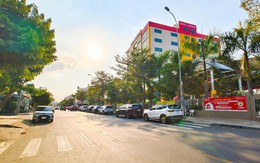 Lý giải về dàn xe đậu dài trước trường song ngữ quận Bình Tân