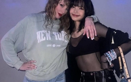 HOT: Lisa xả ảnh ôm Taylor Swift cực thân thiết tại hậu trường The Eras Tour, nhìn 'Rắn Chúa' mồ hôi nhễ nhại mà thương!