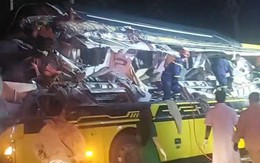 VIDEO: Giải cứu các nạn nhân vụ va chạm giữa xe container và xe khách khiến 5 người tử vong