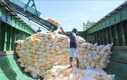 Vì sao giá gạo xuất khẩu liên tục giảm?