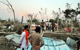 Bão mạnh bất ngờ đổ bộ phía Tây Ấn Độ, hơn 300 người thương vong