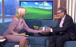 Bill Gates tặng nữ MC 1 tấm séc và bảo cô điền số tiền bao nhiêu tiền tùy thích: Bài học đắt giá từ vị tỷ phú U70!