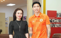 Hoa hậu Phan Kim Oanh tự nhận “bé nhỏ” khi đứng cạnh Đoàn Văn Hậu