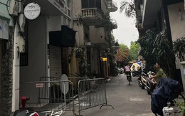 Sập mái kính nhà 7 tầng ở phố cổ Hà Nội, 2 người chết