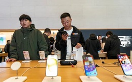 "Tôi không dùng iPhone đâu, lạc hậu rồi" - Người Trung Quốc chê bai: Giờ cầm điện thoại này mới là sang!