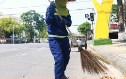 Người lao động 'đổ mồ hôi, sôi nước mắt', vất vả mưu sinh dưới nắng như đổ lửa