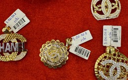Tiệm vàng ở Vĩnh Phúc bán sản phẩm giả nhãn hiệu Gucci, Dior, Louis Vuitton