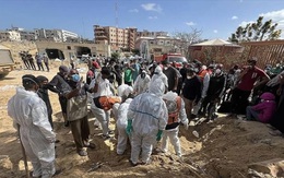 Những câu hỏi lớn xoay quanh các ngôi mộ tập thể vừa phát hiện ở Gaza