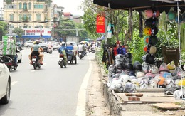 Mũ bảo hiểm kém chất lượng tràn lan trên vỉa hè Hà Nội