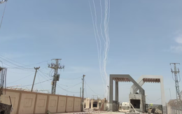 Hamas phóng loạt tên lửa cỡ lớn vào Tel Aviv, miền Trung Israel rung chuyển