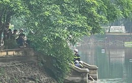 Phát hiện thi thể nạn nhân nữ đeo ba lô có gạch dưới hồ Láng (Hà Nội)