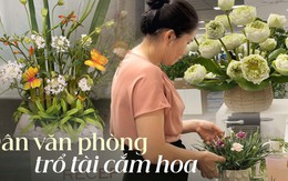 Cô nhân viên hành chính tuần nào cũng cắm bình hoa rực rỡ cho văn phòng, chị em đồng nghiệp thích thú vì có thêm góc chụp ảnh đẹp xinh