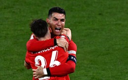 Xúc động khoảnh khắc ăn mừng vỡ òa của Ronaldo sau chiến thắng nghẹt thở tại Euro: 20 năm vẫn còn nguyên khát khao