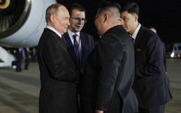Nhà lãnh đạo Kim Jong-un đón Tổng thống Putin ở sân bay lúc 3 giờ sáng