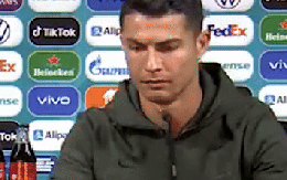 Khoảnh khắc chấn động tại Euro: Ronaldo có hành động phũ phàng khiến nhà tài trợ bốc hơi 93 nghìn tỷ