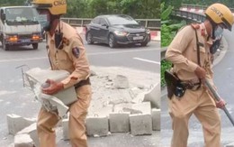 Truy tìm xe tải làm rơi 20 khối bê tông giữa đường Hà Nội
