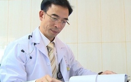 GS Nguyễn Quang Tuấn xin thực hành tại bệnh viện, trở lại hành nghề