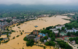 Siêu đô thị của Trung Quốc ngập trong mưa lớn: Thiệt hại gần 300 tỷ đồng, 'căng như dây đàn' khi Đập Tam Hiệp chuẩn bị xả lũ với lượng nước 43.000 m3/s