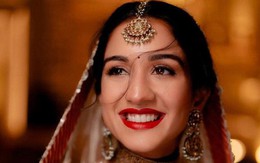 Con dâu tỷ phú giàu nhất châu Á đeo kim cương trĩu cổ trong ngày cưới