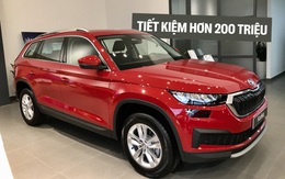 Skoda Kodiaq giảm hơn 200 triệu phí lăn bánh tại đại lý: Bản ‘base’ chưa đến 1,05 tỷ, nhiều ‘đồ chơi’ tặng kèm, cạnh tranh Santa Fe