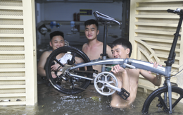 Hà Nội: Gần 100 xe chìm nghỉm trong hầm chung cư mini sau đêm mưa lớn, nhiều người chung tay "vớt" ra ngoài