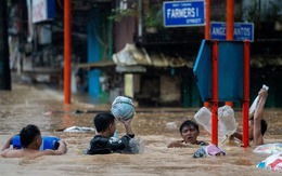 Bão Gaemi gây mưa khủng khiếp, Manila nước ngập tới ngực