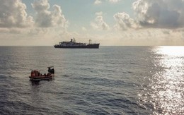 Tàu chở 1,4 triệu lít dầu lật úp, chìm ngoài khơi Philippines, 1 người mất tích