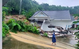 Biệt thự 4 tỷ ở Hà Nội đổ sập sau mưa lớn: Người thân bật khóc mong tìm thấy "tài sản quý giá nhất"