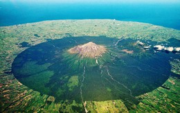 Tại sao núi Taranaki ở New Zealand lại có ranh giới gần như hình tròn hoàn hảo, giống như được tạo ra bởi con người?