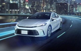 Toyota Camry 2025 được bổ sung... động cơ xăng cũ, yếu hơn bản hybrid nhưng nhiều thị trường vẫn chuộng