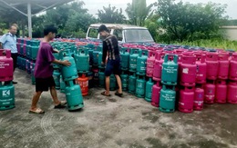 Bắt quả tang kho sang chiết gas trái phép, tạm giữ 2 xe tải