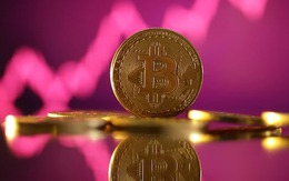 Bitcoin “đỏ lửa”, nhà đầu tư mất trắng 2 lượng vàng SJC